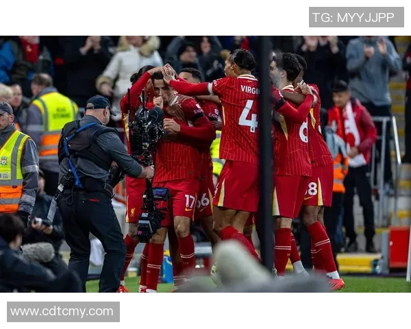 英超激战：皇马与切尔西战平绝杀瞬间引发全场狂欢解析